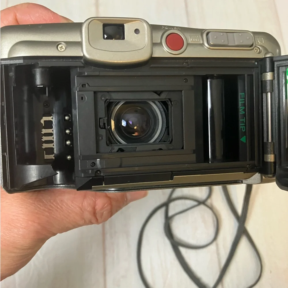 Fujifilm Discovery S1050 Zoom 35mm Point and Shoot Camera